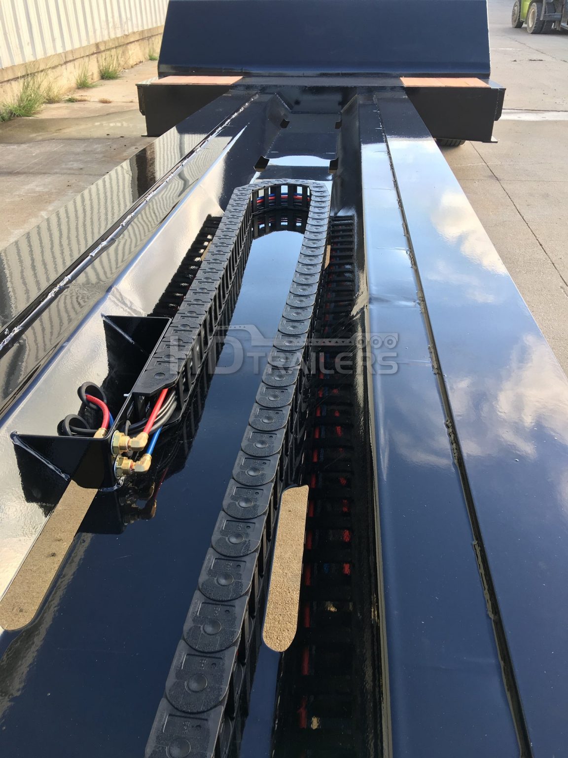 Kalyn Siebert 40 Ton Hydraulic Extendable - HD Trailers LLC
