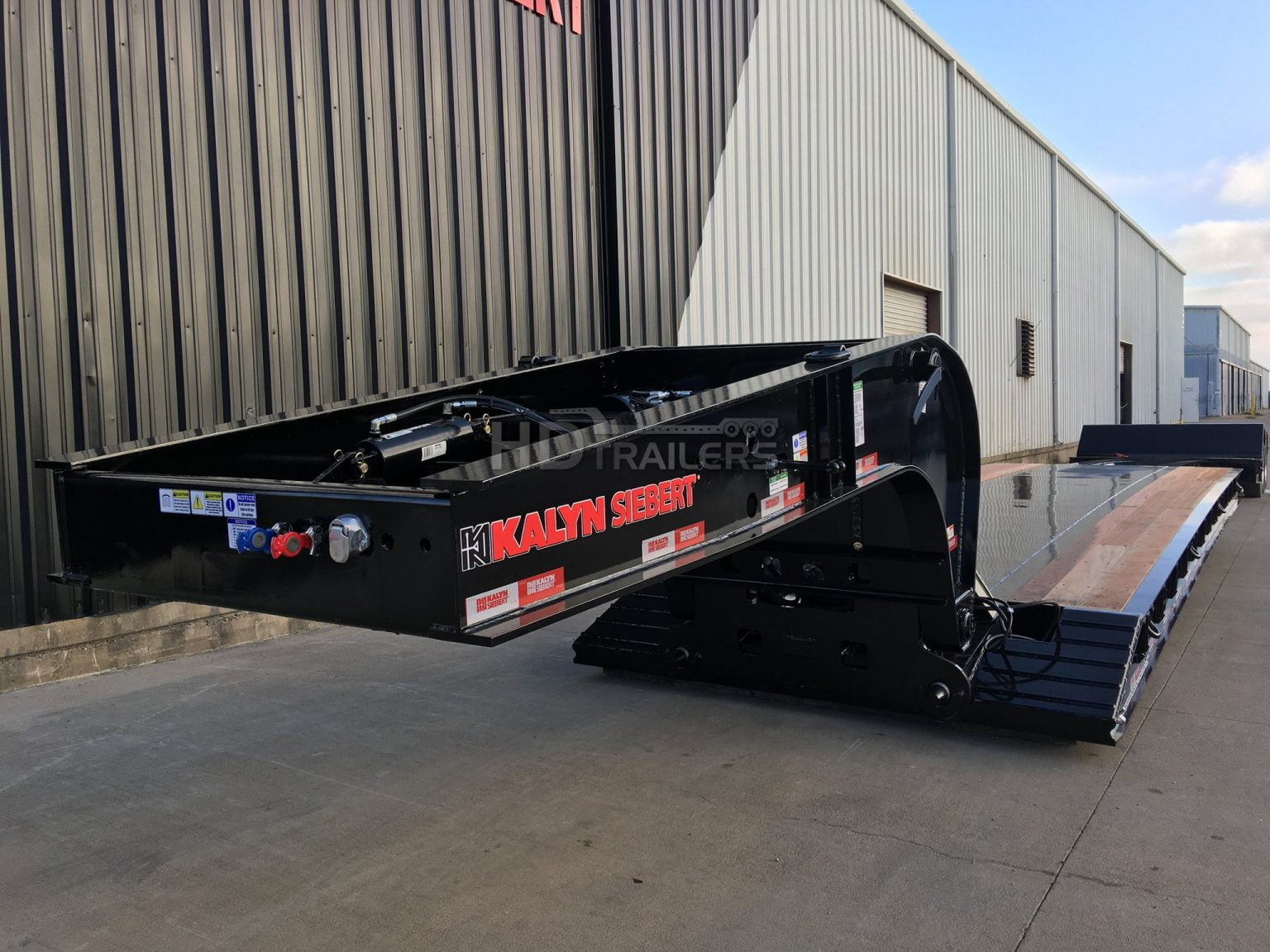 Kalyn Siebert 40 Ton Hydraulic Extendable - HD Trailers LLC